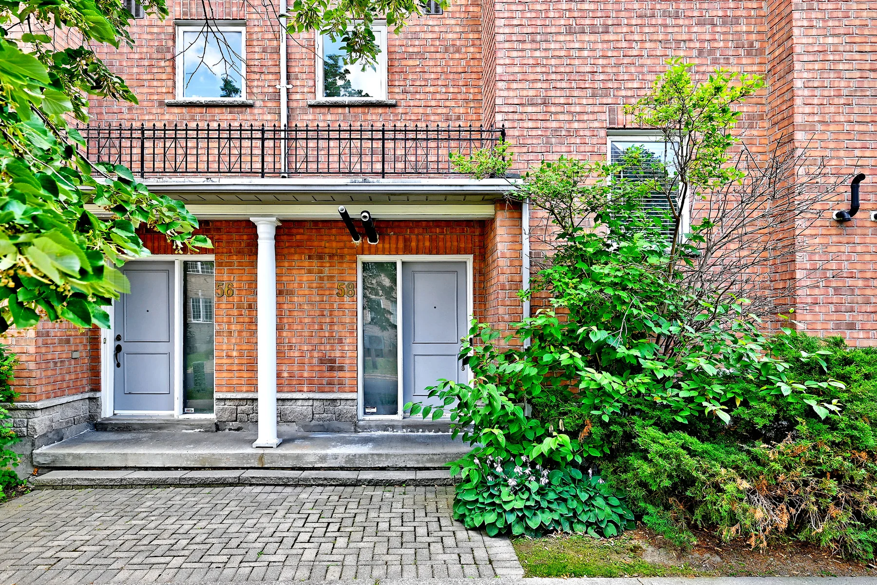 Private front entry and patio